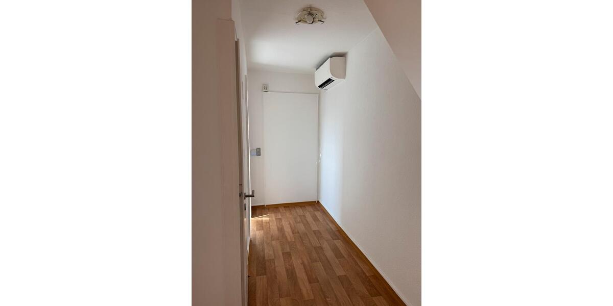 Dachgeschoßwohnung Gelsenkirchen Gelsenkirchen-Nord - 4 Zimmer, 70 m&sup2;, 470&euro; | Angebot:26288115