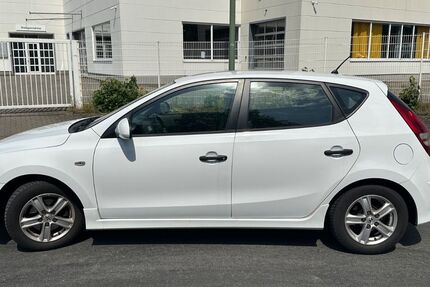 Hyundai i30 93.000 km 3.790 &euro; Duisburg 47167