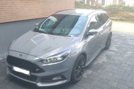 Ford Focus 115.768 km 12.300 &euro; Oberhausen 46147