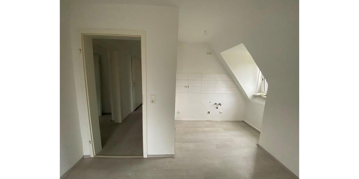 Dachgeschoßwohnung Essen Stadtbezirk VI - 3.5 Zimmer, 38 m&sup2;, 382&euro; | Angebot:25277384
