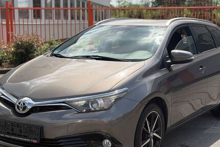 Toyota Auris 97.000 km 10.990 &euro; Herten 45701