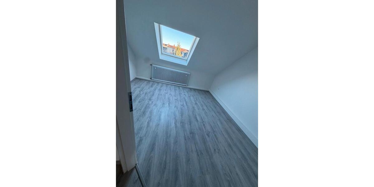 Dachgeschoßwohnung Gelsenkirchen Rotthausen - 4.5 Zimmer, 98 m&sup2;, 1.015&euro; | Angebot:26254958