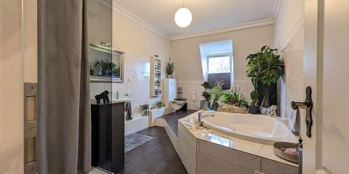 Etagenwohnung Duisburg Mittelmeiderich - 5 Zimmer, 132 m&sup2;, 199.900&euro; | Angebot:25777749