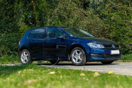 VW Golf 82.000 km 9.000 &euro; Essen 45239