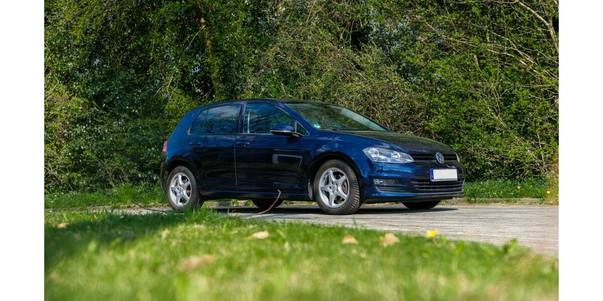 VW Golf 82.000 km 9.000 &euro; Essen 45239