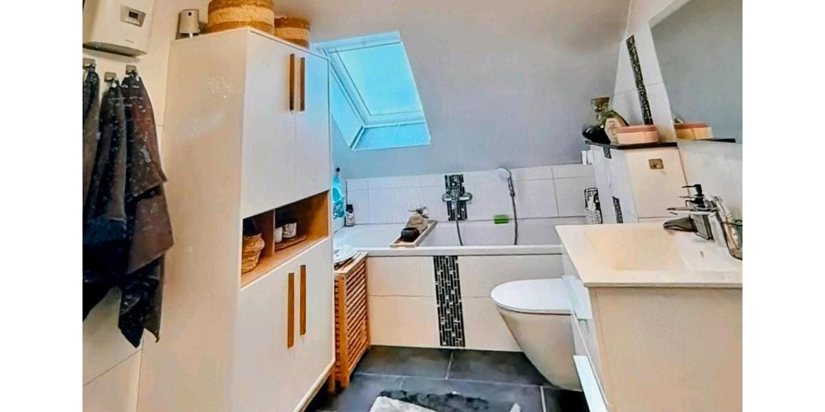 Dachgeschoßwohnung Oberhausen Rothebusch - 3 Zimmer, 95 m&sup2;, 1.010&euro; | Angebot:26253421