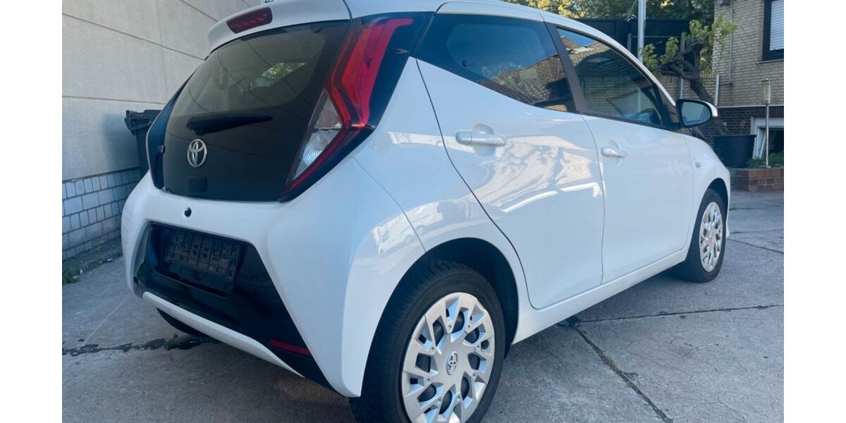 Toyota Aygo (X) 97.100 km 8.700 &euro; Herne 44653