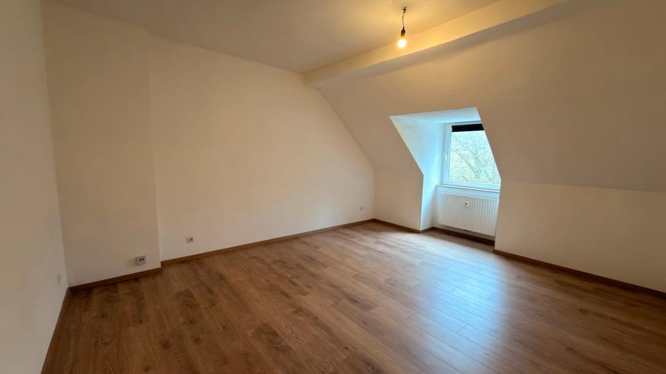 Dachgeschoßwohnung Essen Stadtbezirk V - 2 Zimmer, 69 m&sup2;, 850&euro; | Angebot:25979642