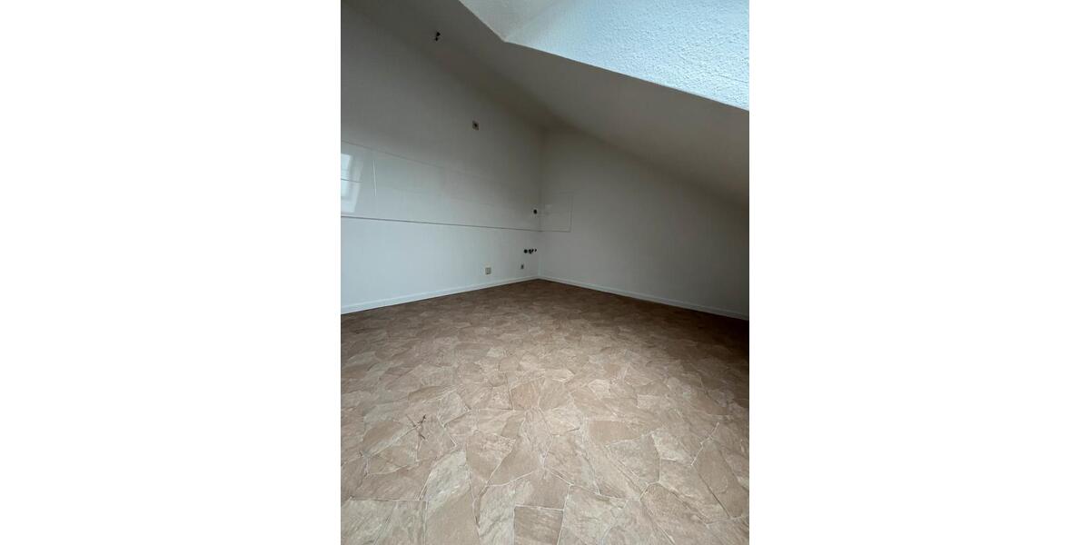 Dachgeschoßwohnung Dinslaken Lohberg - 2.5 Zimmer, 65 m&sup2;, 650&euro; | Angebot:25831746