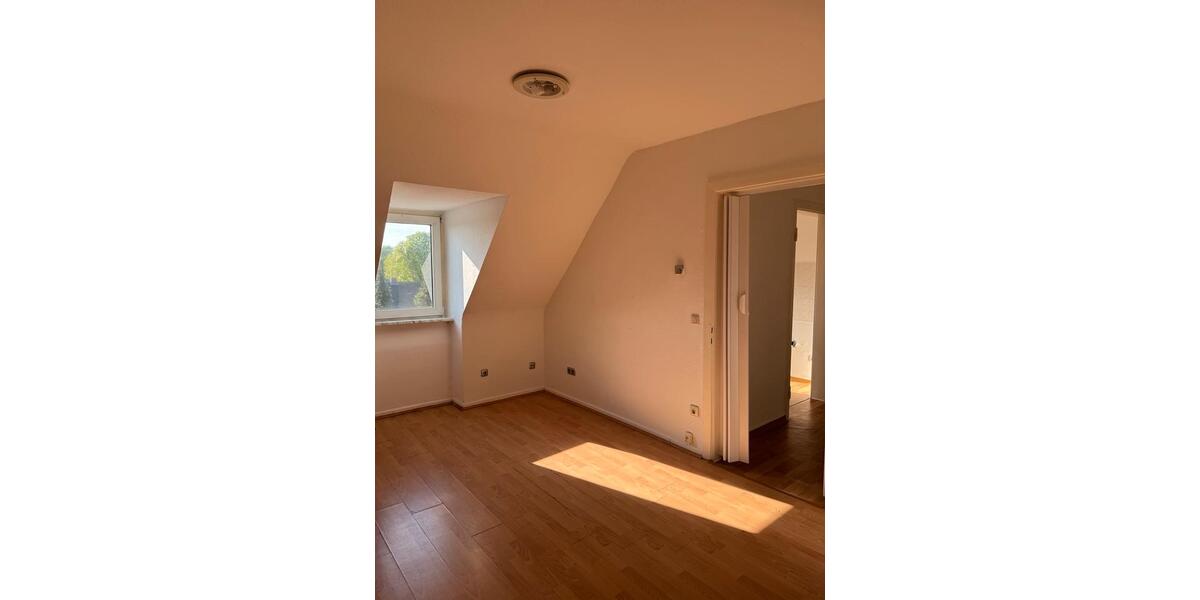 Dachgeschoßwohnung Gelsenkirchen Gelsenkirchen-Nord - 4 Zimmer, 70 m&sup2;, 470&euro; | Angebot:26288115
