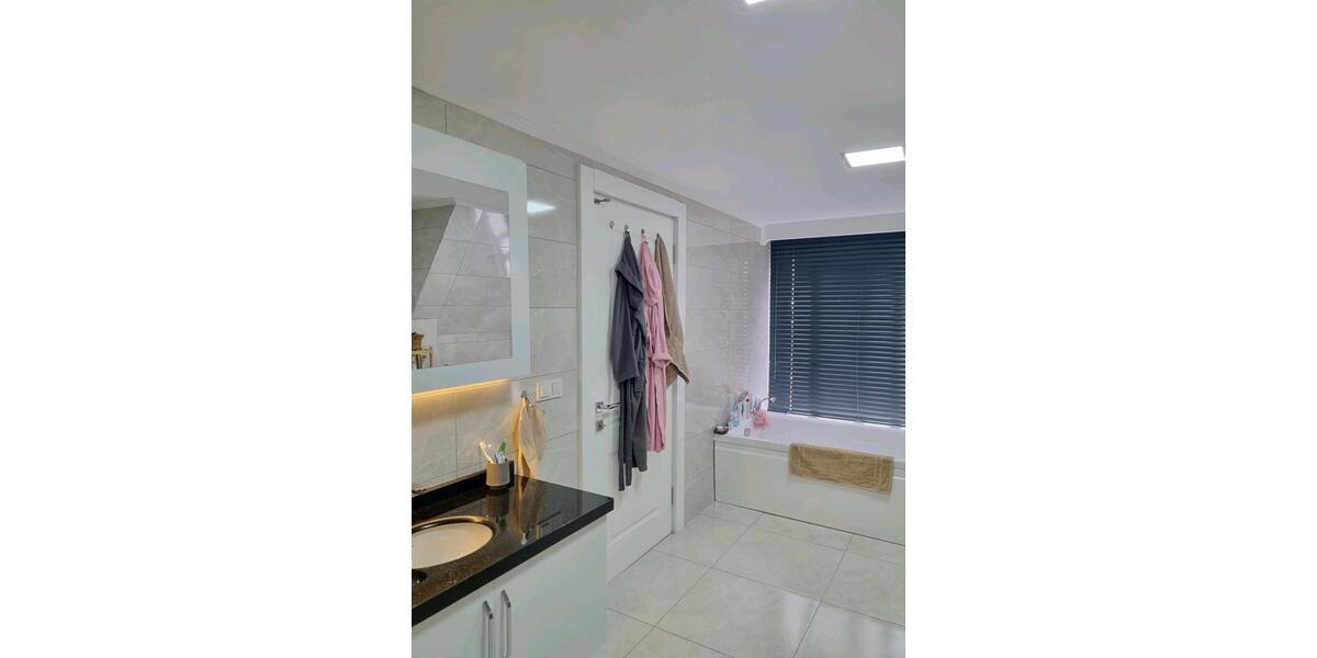 Etagenwohnung Gelsenkirchen Gelsenkirchen-Mitte - 5 Zimmer, 175 m&sup2;, 190.000&euro; | Angebot:26105009