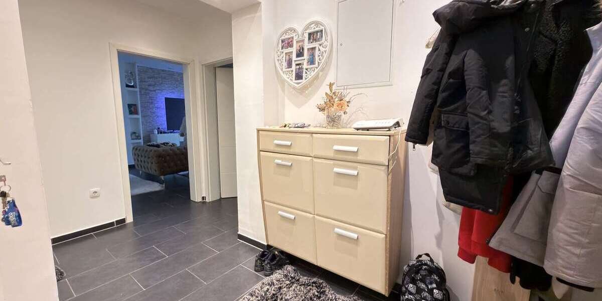 Modernisiertes 3-Parteienhaus mit Maisonette und Gartenanteil nahe Centro - Mehrfamilienhaus, Wohnhaus Oberhausen Osterfeld | Angebot:26041244