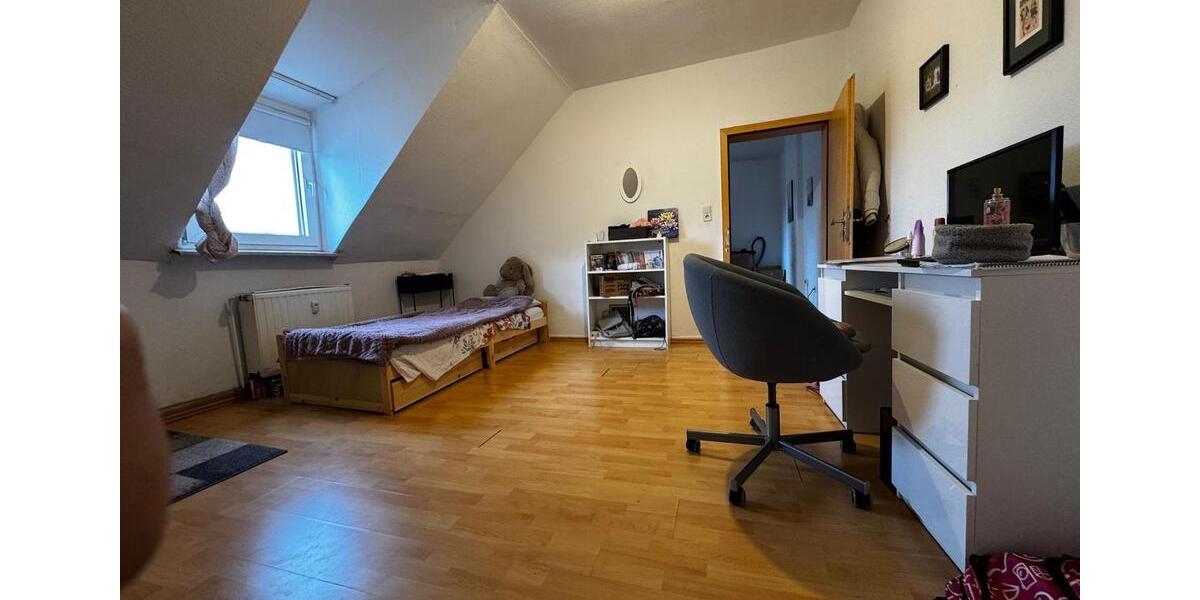 Dachgeschoßwohnung Duisburg Laar - 4.5 Zimmer, 95 m&sup2;, 830&euro; | Angebot:25782663