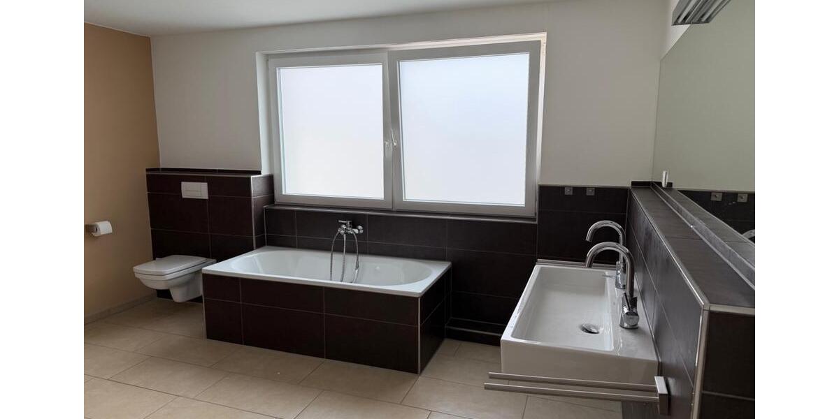 Etagenwohnung Dorsten - 3.5 Zimmer, 153 m&sup2;, 1.600&euro; | Angebot:25375728