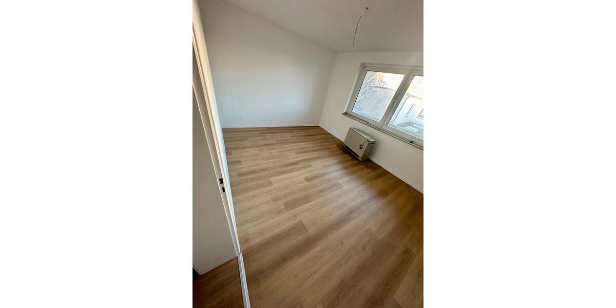 Etagenwohnung Essen Huttrop - 3 Zimmer, 76 m&sup2;, 998&euro; | Angebot:25831686