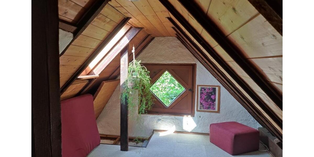 Dachgeschoßwohnung Essen Stadtbezirk VII - 3 Zimmer, 60 m&sup2;, 550&euro; | Angebot:26286798