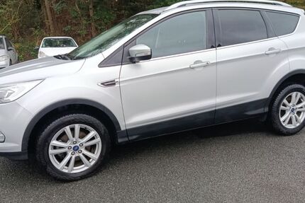 Ford Kuga 136.000 km 12.700 &euro; Recklinghausen 45659