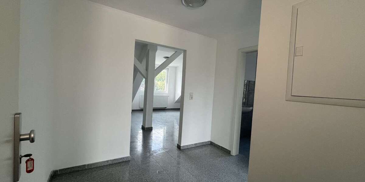 Frisch sanierte Dachgeschoss Wohnung mit 2 Zimmern und Terasse in Herne, Baukau-West - Etagenwohnung Herne Wanne | Angebot:17330341