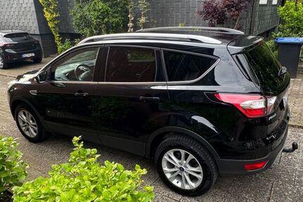 Ford Kuga 132.000 km 8.999 &euro; Duisburg 47167
