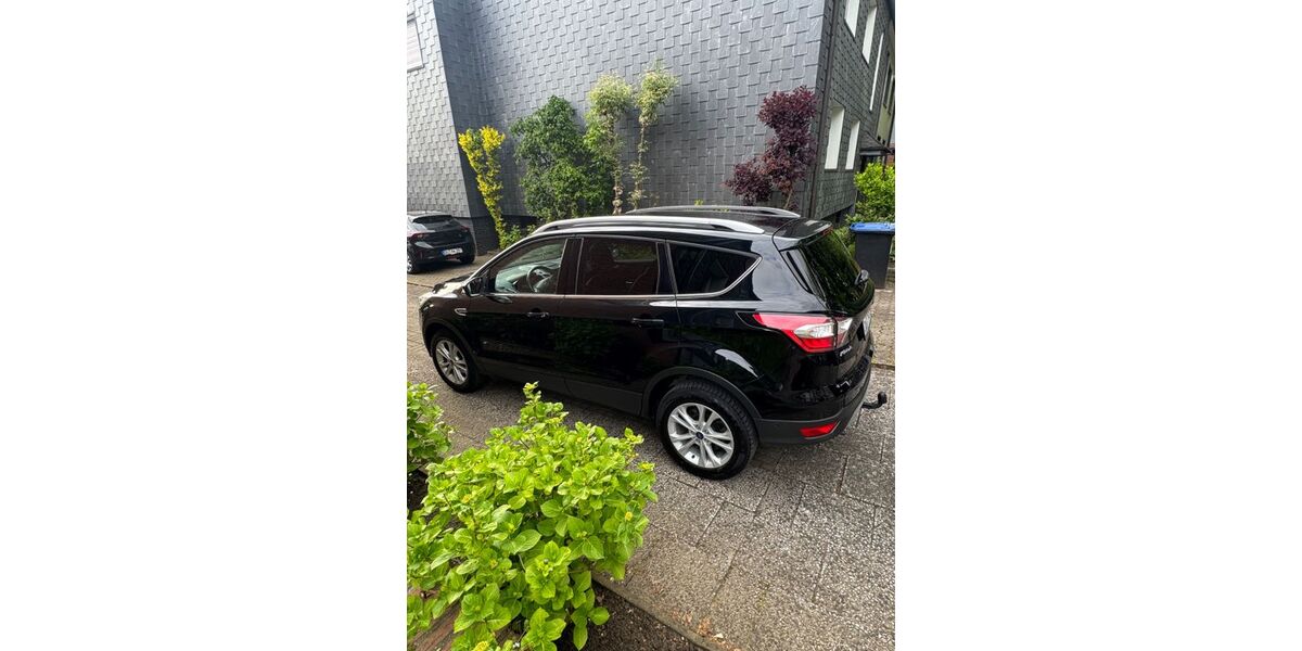 Ford Kuga 132.000 km 8.999 &euro; Duisburg 47167