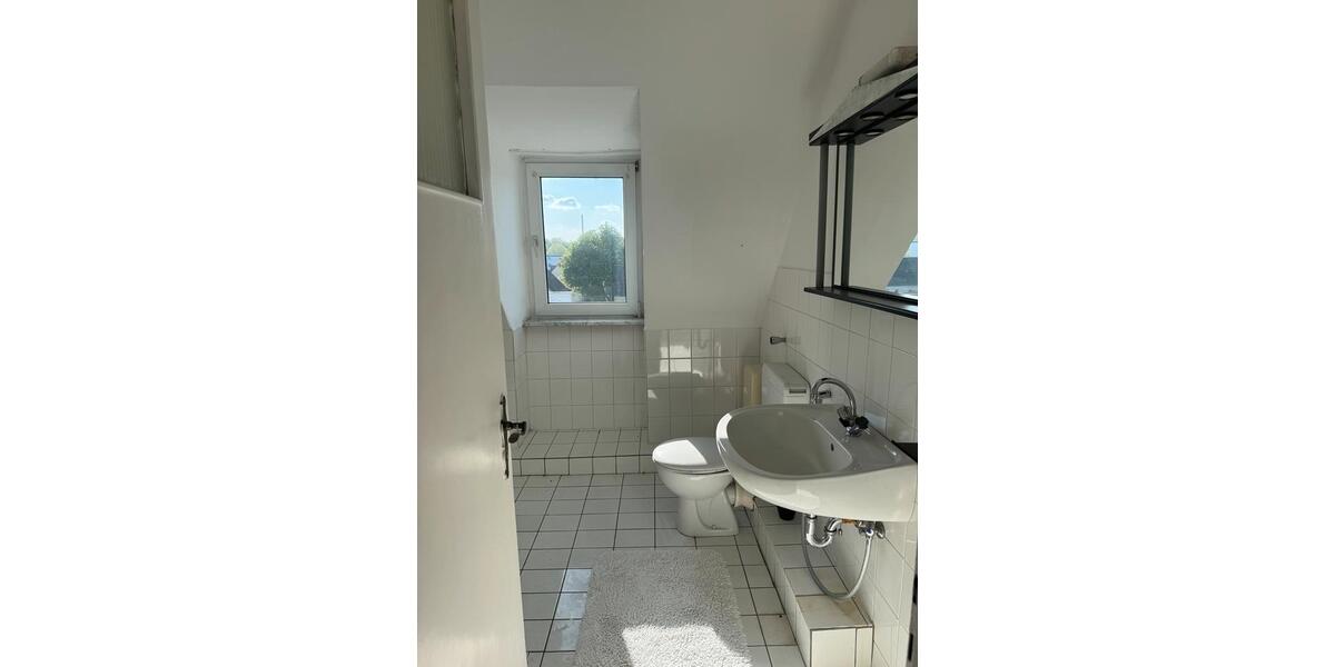 Dachgeschoßwohnung Gelsenkirchen Gelsenkirchen-Nord - 4 Zimmer, 70 m&sup2;, 470&euro; | Angebot:26288115