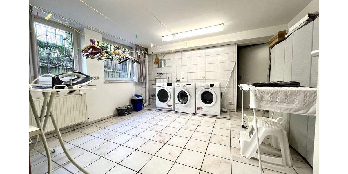 Einfamilienhaus Gladbeck Mitte - 9 Zimmer, 307 m&sup2;, 930.000&euro; | Angebot:25670854