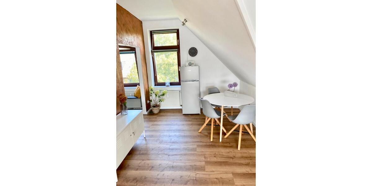 Dachgeschoßwohnung Essen Stadtbezirk II - 2.5 Zimmer, 57 m&sup2;, 930&euro; | Angebot:26618830
