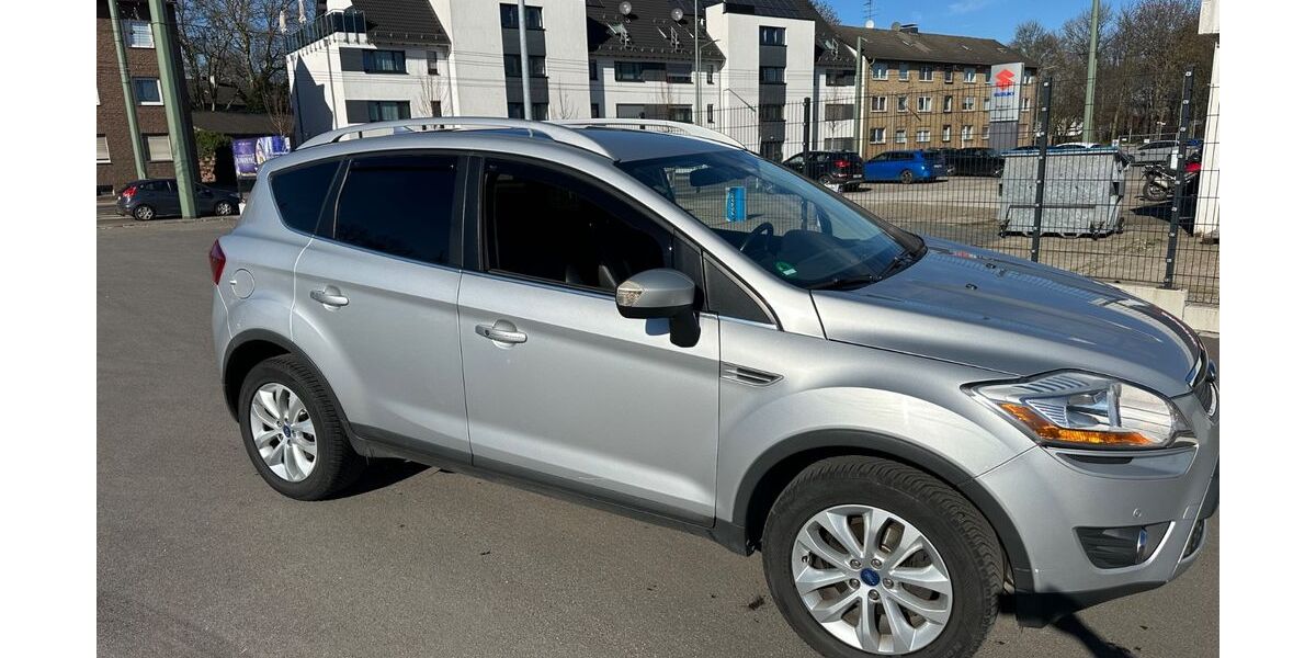 Ford Kuga 83.000 km 9.900 &euro; Duisburg 47138