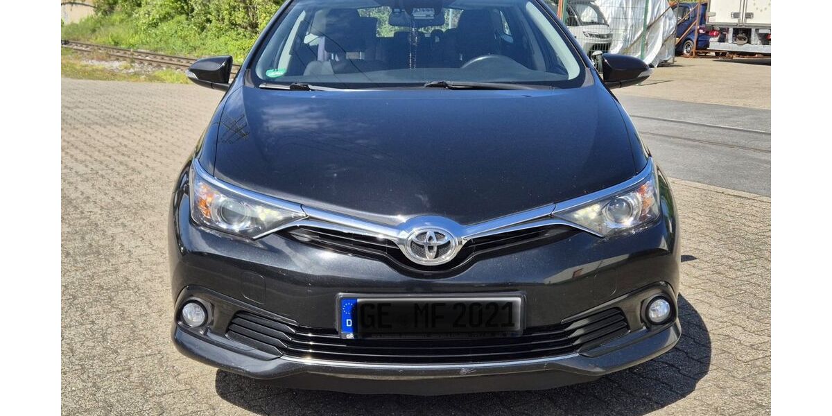Toyota Auris 177.300 km 7.250 &euro; Gelsenkirchen 45881
