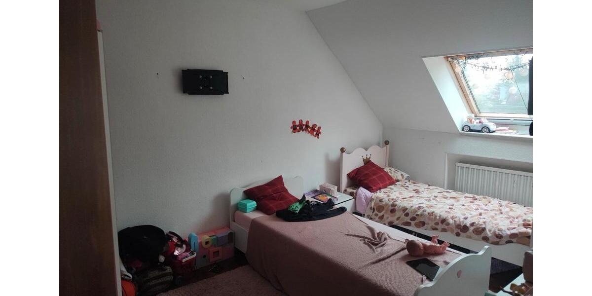 Dachgeschoßwohnung Duisburg Ruhrort - 4 Zimmer, 84 m&sup2;, 610&euro; | Angebot:26297455