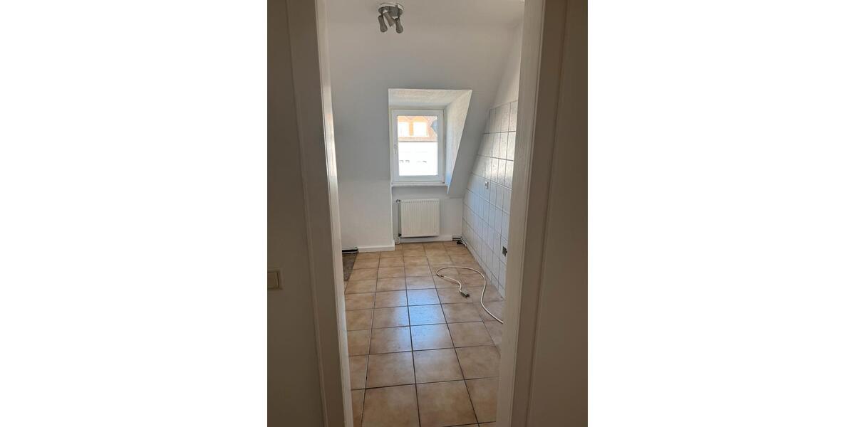 Dachgeschoßwohnung Gelsenkirchen Gelsenkirchen-Nord - 4 Zimmer, 70 m&sup2;, 470&euro; | Angebot:26288115