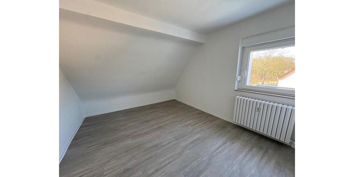 Dachgeschoßwohnung Essen Stadtbezirk VI - 2 Zimmer, 40 m&sup2;, 475&euro; | Angebot:26275189