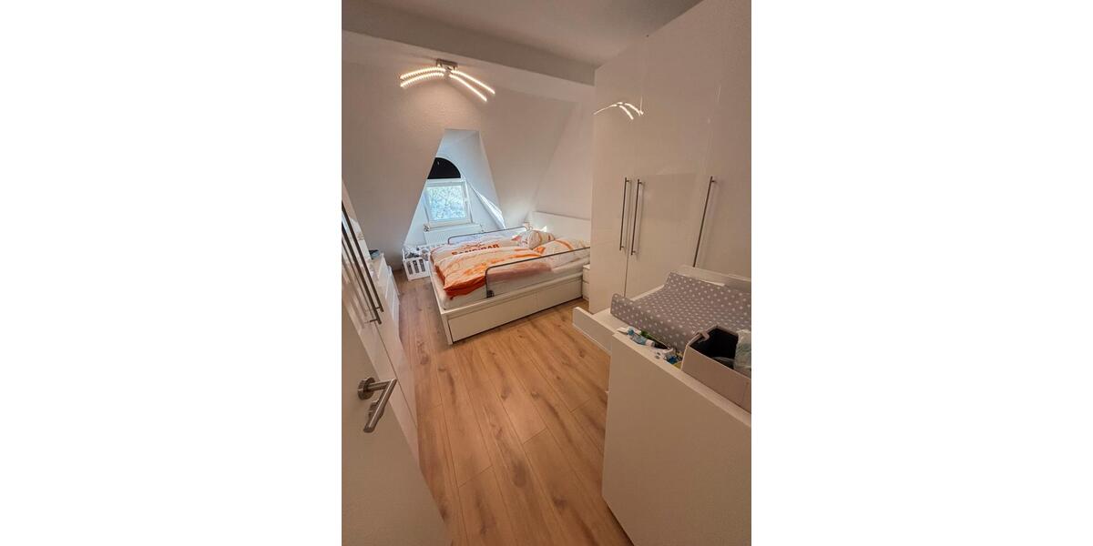 Dachgeschoßwohnung Essen Stadtbezirk VII - 3.5 Zimmer, 94 m&sup2;, 229.000&euro; | Angebot:26294790