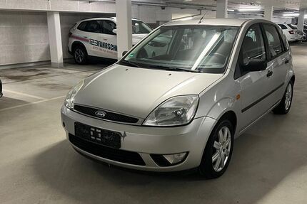 Ford Fiesta 125.000 km 1.700 &euro; Essen 45326