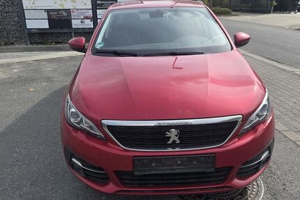 Peugeot 308 199.900 km 7.490 &euro; Gelsenkirchen 45884