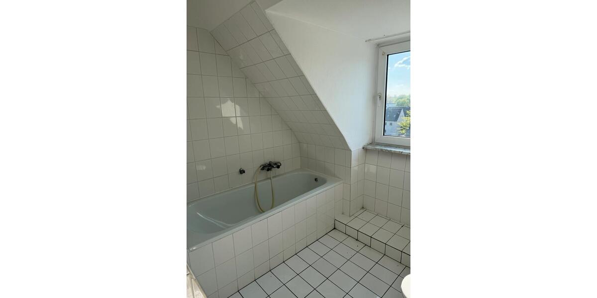 Dachgeschoßwohnung Gelsenkirchen Gelsenkirchen-Nord - 4 Zimmer, 70 m&sup2;, 470&euro; | Angebot:26288115