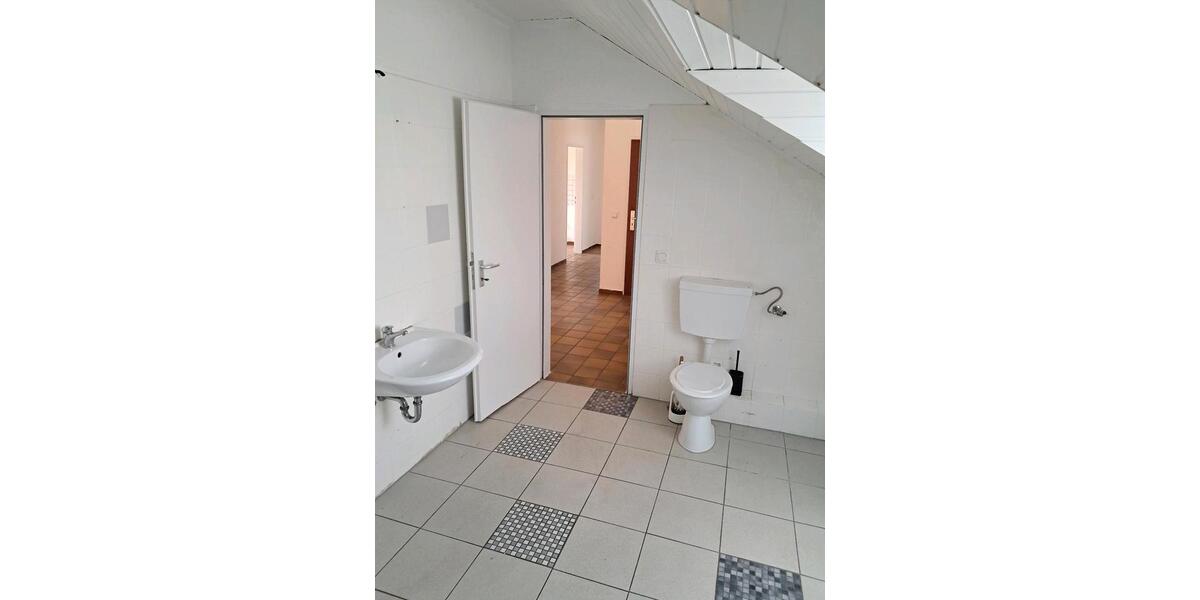 Dachgeschoßwohnung Duisburg Ruhrort - 4 Zimmer, 95 m&sup2;, 149.000&euro; | Angebot:26178480