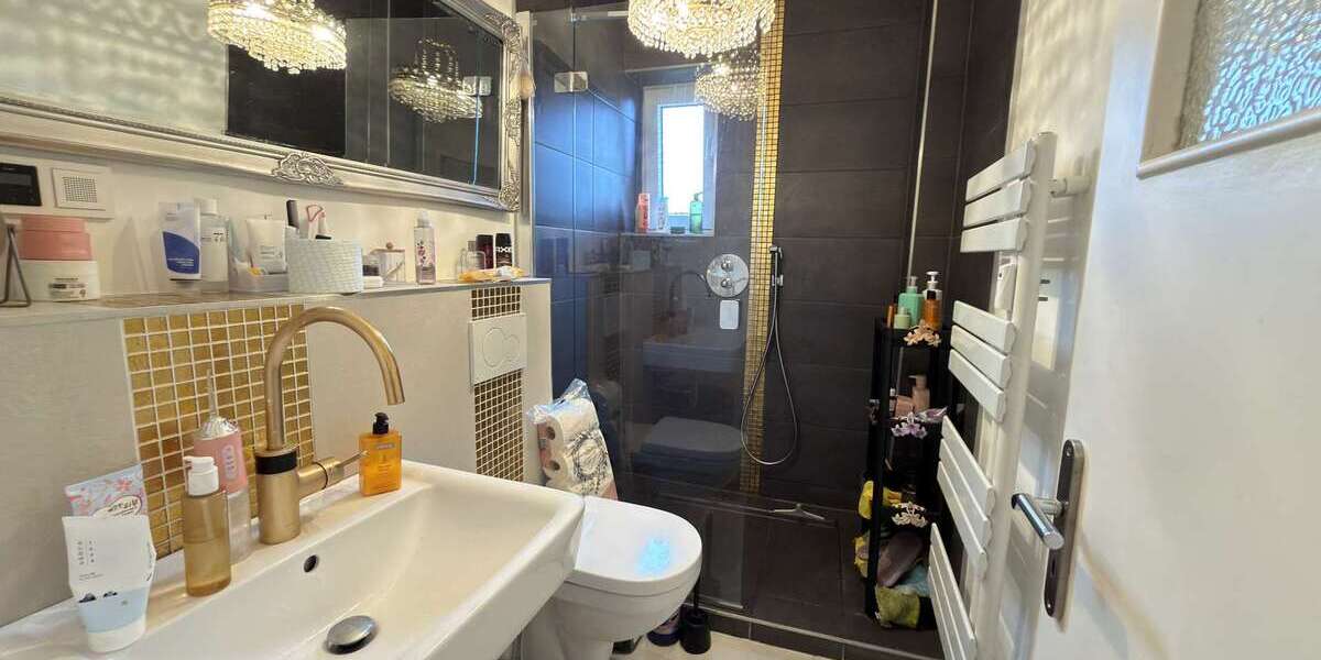 Zwei vermietete Wohneinheiten mit großem Garten und ausbaufähigem DG zur WohnungMaisonette - Etagenwohnung Essen Stadtbezirk VI | Angebot:24796116