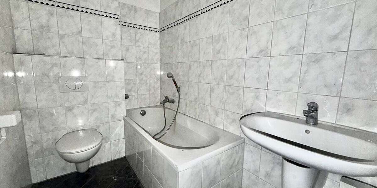 Attraktiv geschnittene 3,5-Zimmer-Wohnung mit Garage und zusätzlichem Stauraum - Erdgeschoßwohnung Essen Stadtbezirk III | Angebot:26312227