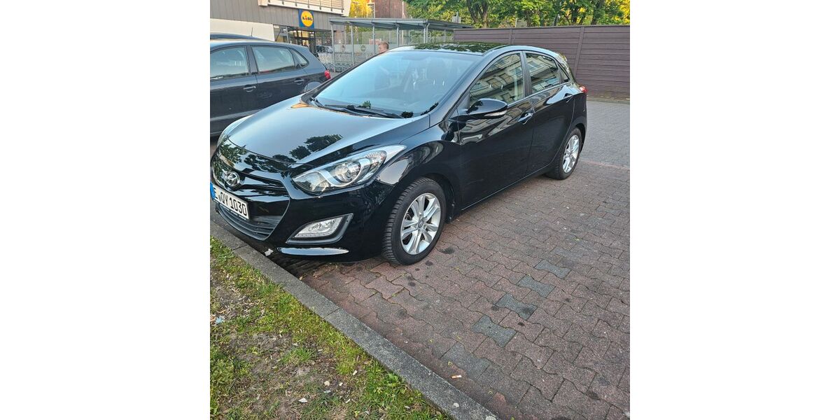 Hyundai i30 94.400 km 9.300 &euro; Essen 45326