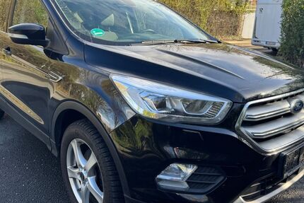 Ford Kuga 109.000 km 9.200 &euro; Essen 45147