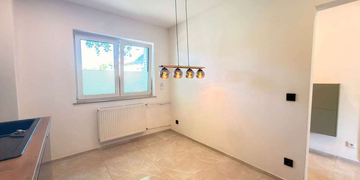 Kernsanierte Doppelhaushälfte mit ca. 106 m² Fläche, Garten, Garage und Einbauküche - Doppelhaushälfte Duisburg Hamborn | Angebot:27052641