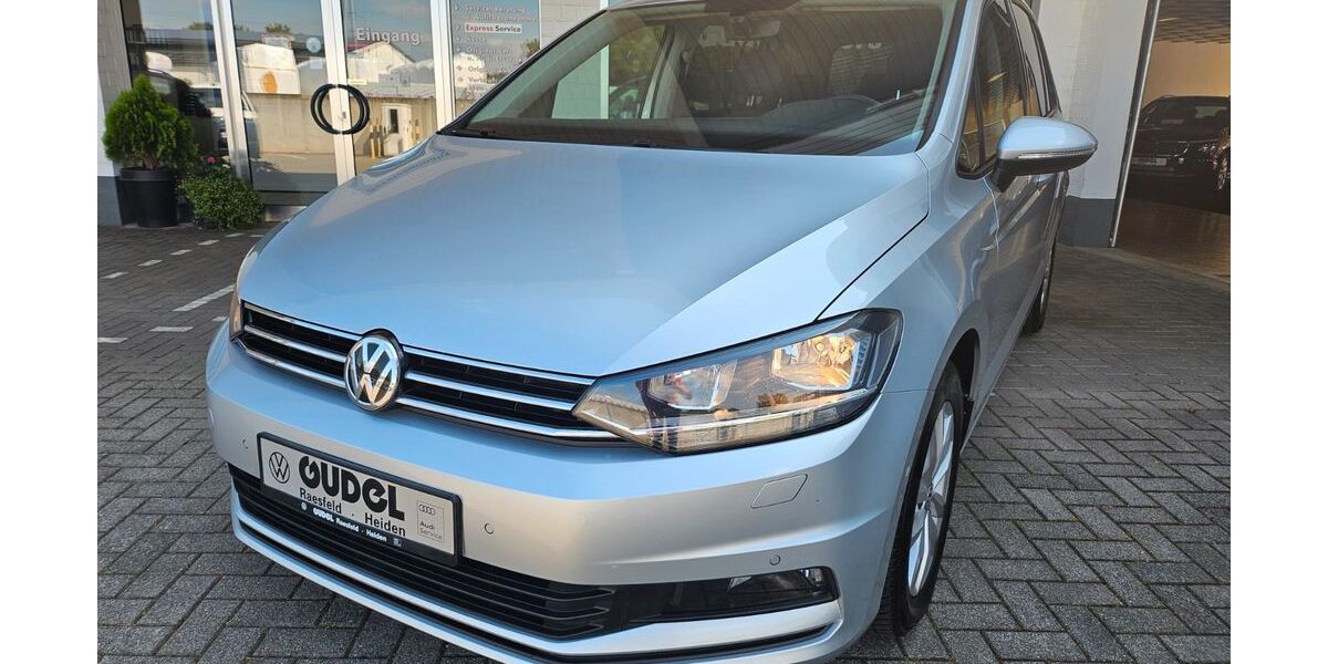 VW Touran 148.652 km 15.890 &euro; Heiden 46359