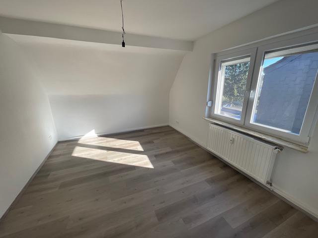 Dachgeschoßwohnung Essen Stadtbezirk IV - 3 Zimmer, 80 m&sup2;, 639&euro; | Angebot:26252906