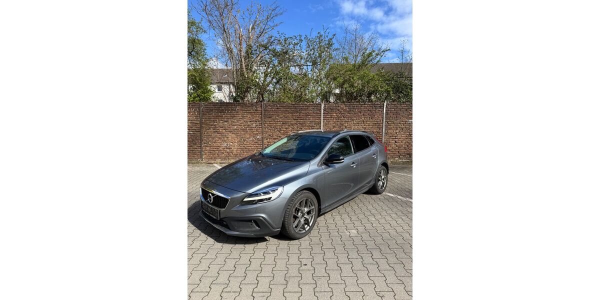 Volvo V40 Cross Country 127.000 km 14.690 &euro; Essen 45314