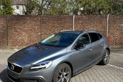 Volvo V40 Cross Country 127.000 km 14.790 &euro; Essen 45314