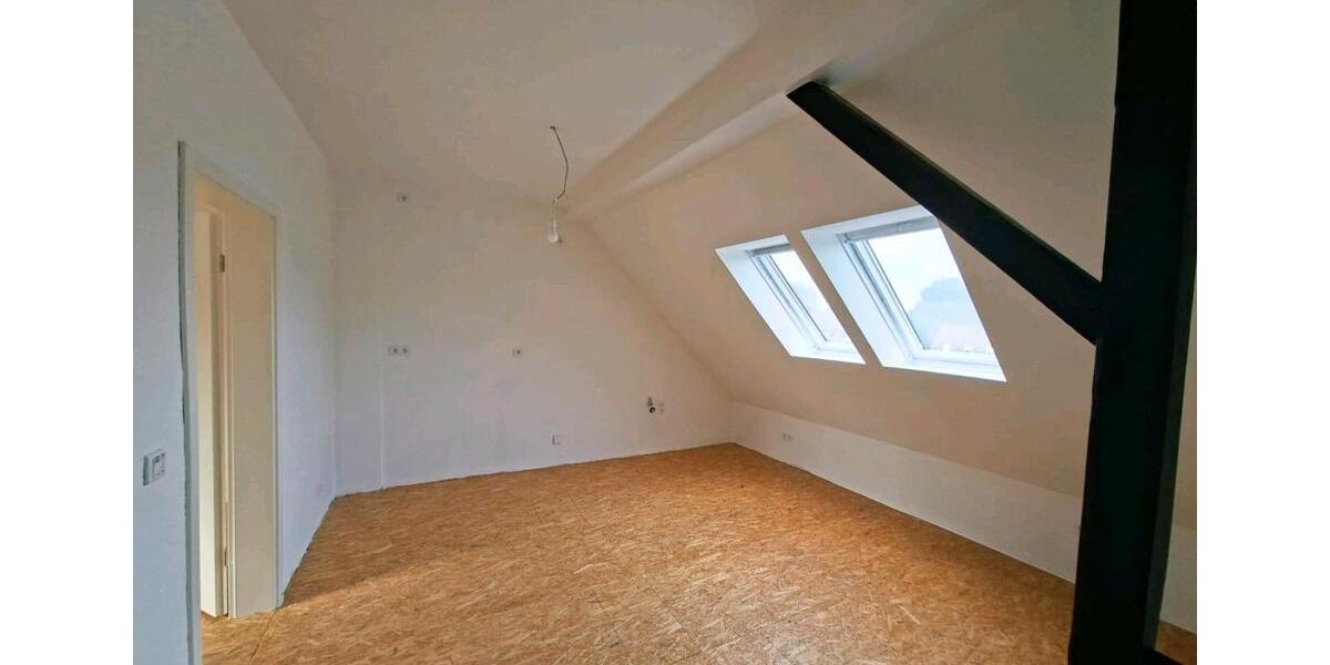 Dachgeschoßwohnung Gelsenkirchen Gelsenkirchen-Nord - 1 Zimmer, 90 m&sup2;, 817&euro; | Angebot:25891433