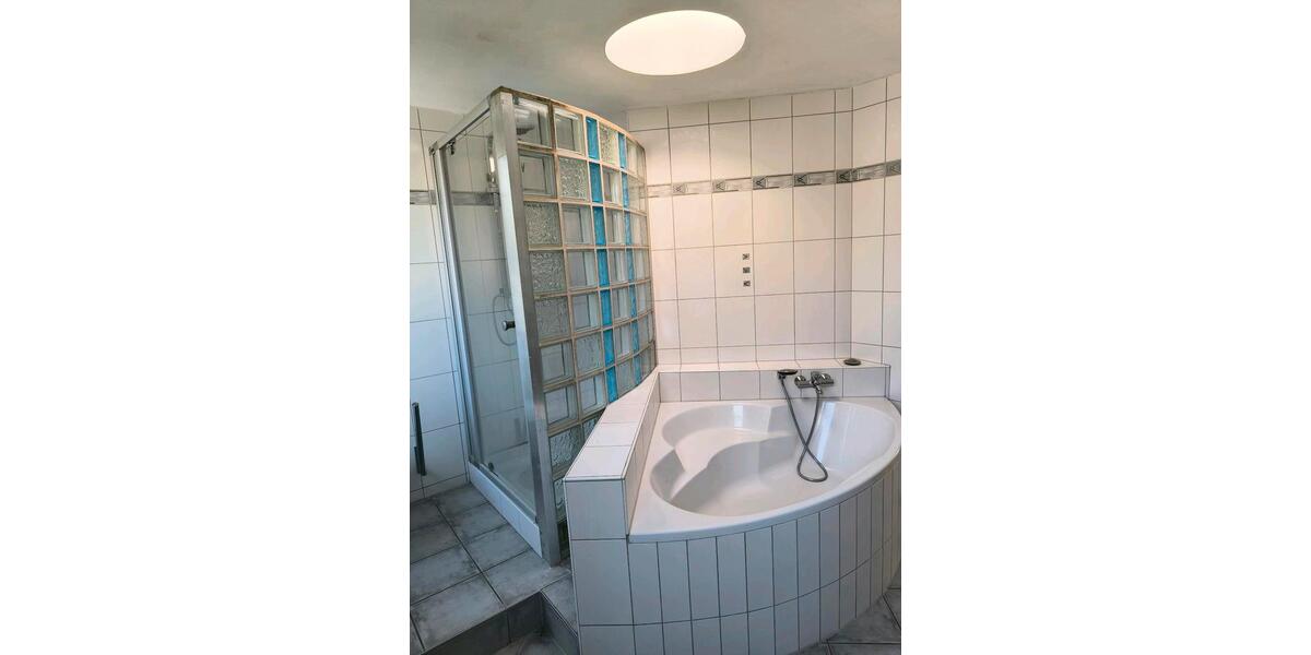 Dachgeschoßwohnung Gelsenkirchen Gelsenkirchen-Nord - 3 Zimmer, 110 m&sup2;, 125.000&euro; | Angebot:26165905