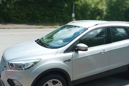 Ford Kuga 94.500 km 16.500 &euro; Bochum 44892
