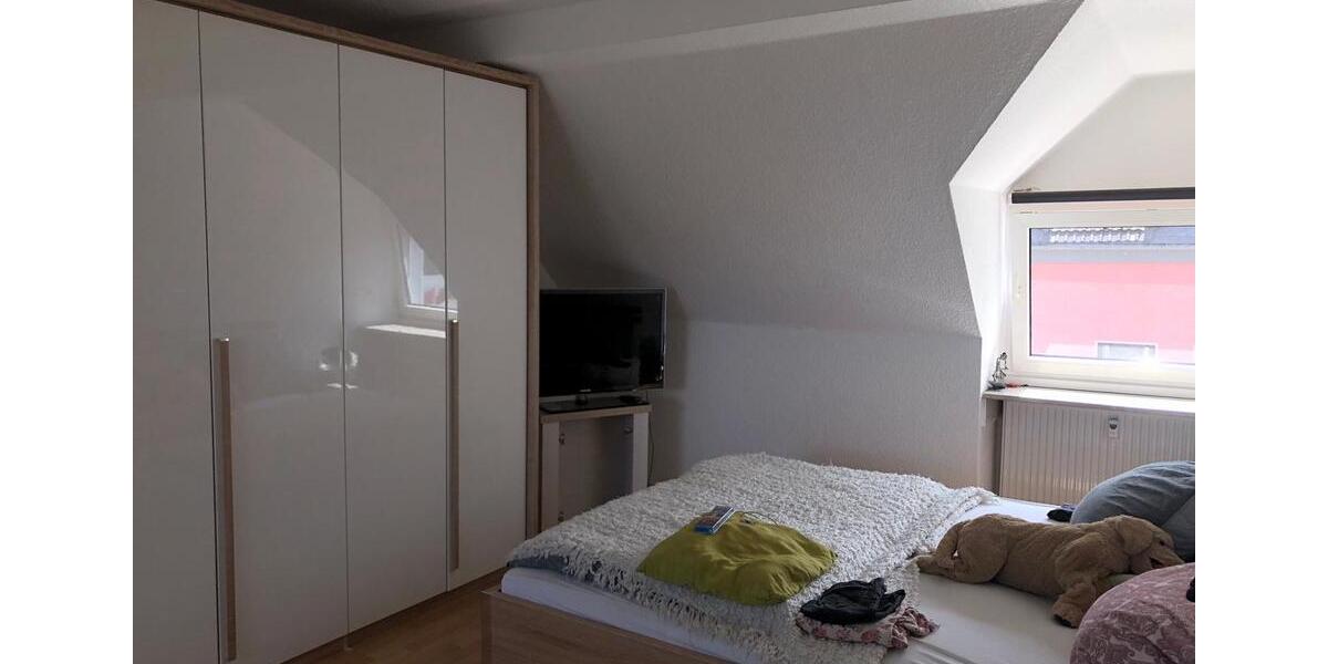 Dachgeschoßwohnung Essen Stadtbezirk VIII - 3.5 Zimmer, 97 m&sup2;, 989&euro; | Angebot:25641552